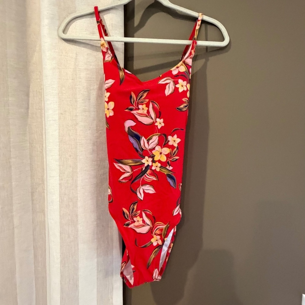 NWT Old Navy Red Floral Scoop Neck One Piece Swimsuit, Size XXL Tall